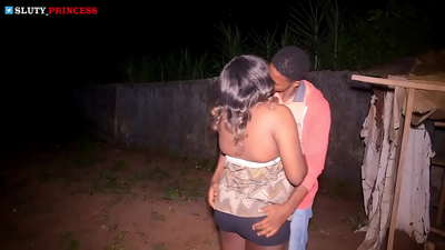 Tänavaromantika ja kuum seks klubist pärit paksukese tüdrukuga